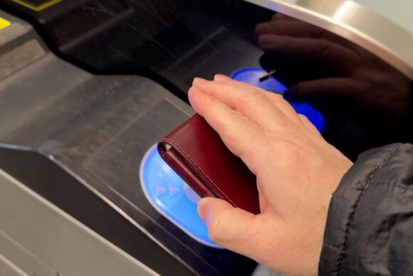 実際にSAKUでICカード改札機を通過できた!