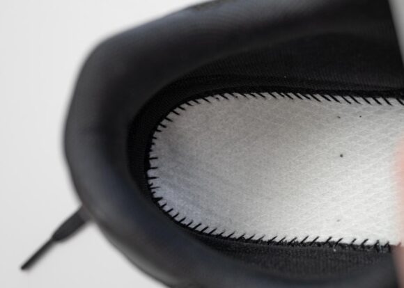 MW363のインソールを外したところ