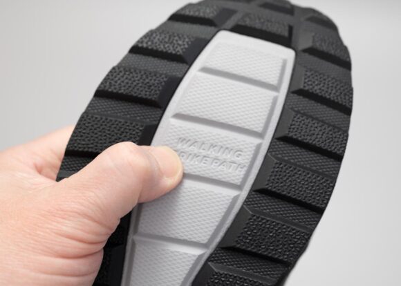 アウトソールの中足指節関節部分に厚みがあると感じている