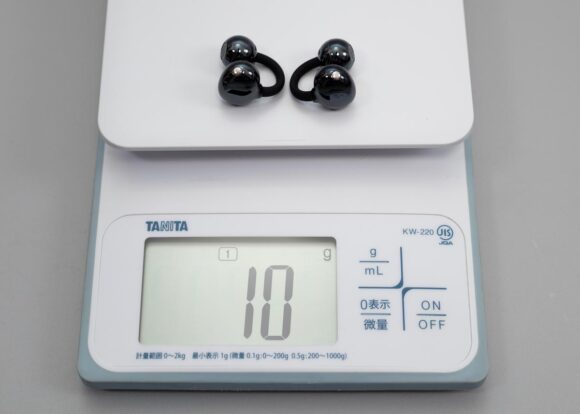 今回の FreeClip 2 のイヤホン重量は 10g。2個で1g軽量化されている