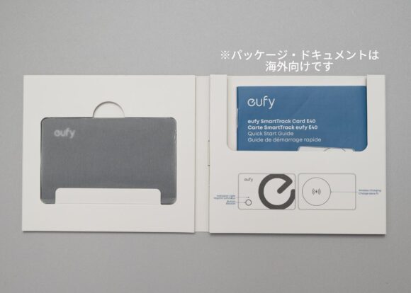Eufy SmartTrack Card E40 のパッケージ内部。E40本体とクイックスタートガイドが入っている。