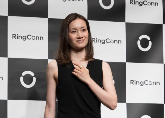 Ringconn gen 3 を身に着けた荒川静香さん