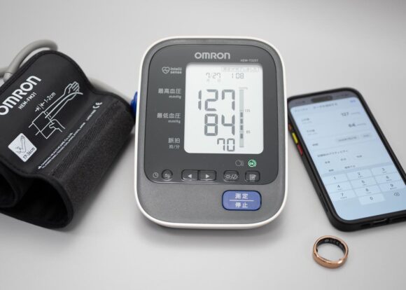 血圧計とRingConn Gen 3 とスマホ