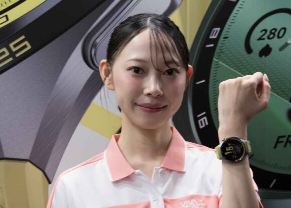 HUAWEI WATCH GT 7 Proを装着したモデルさん